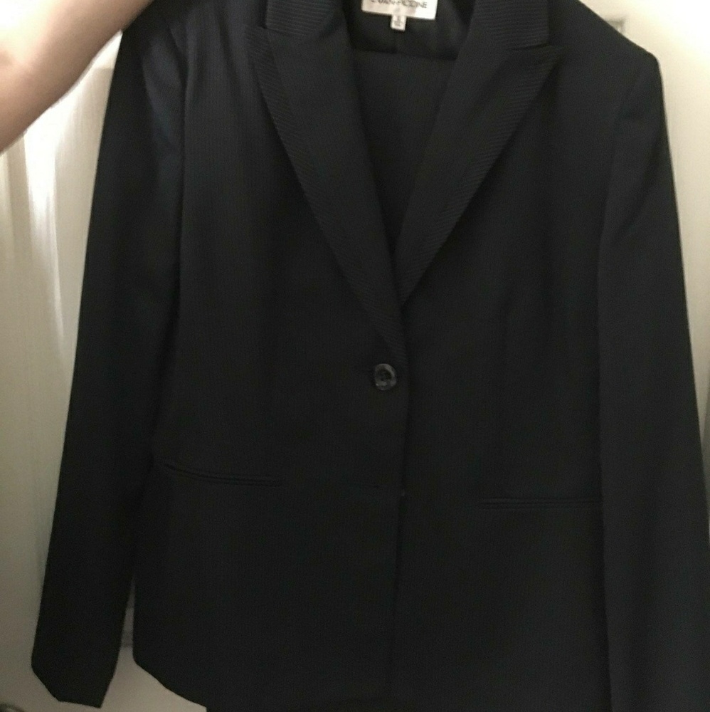 Woman's pant suit